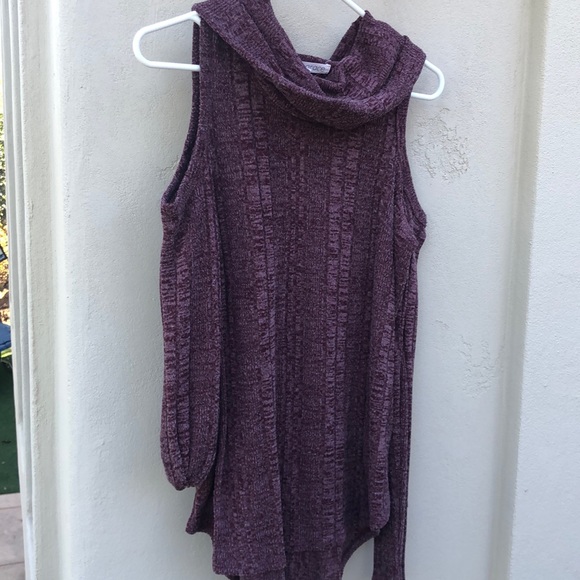 lola grace Sweaters - Burgundy sweater with cut outs for the shoulders